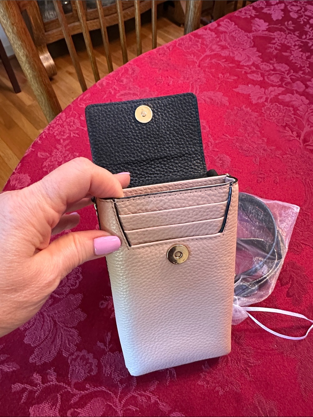Kate Spade Leather Phone & Card Holder Bag w/ Crossbody Strap - Picture 2 of 2